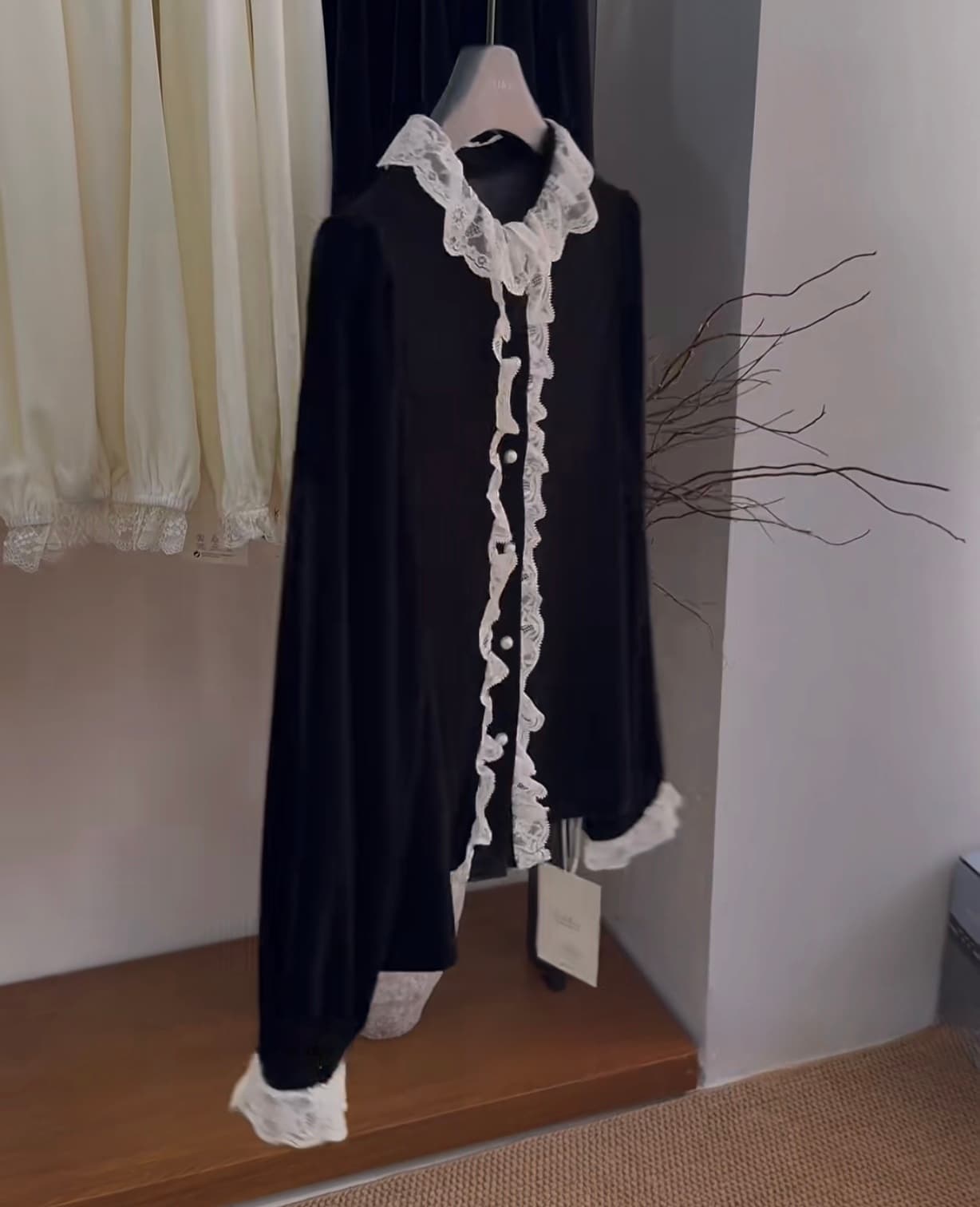 선물 화물 검정색 벨벳 레이스 긴팔 셔츠 맨위 한 부서 무거운 작업 레이스 칼라 상세 이미지 7