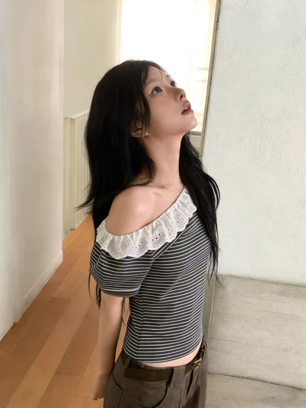크기 있음 업데이트 한 부서 레트로 스트라이프 레이스 칼라 비스듬한 어깨 캐주얼 맨위 한 부서 품격 슬림해 보이는 반팔 티셔츠 상세 이미지 24