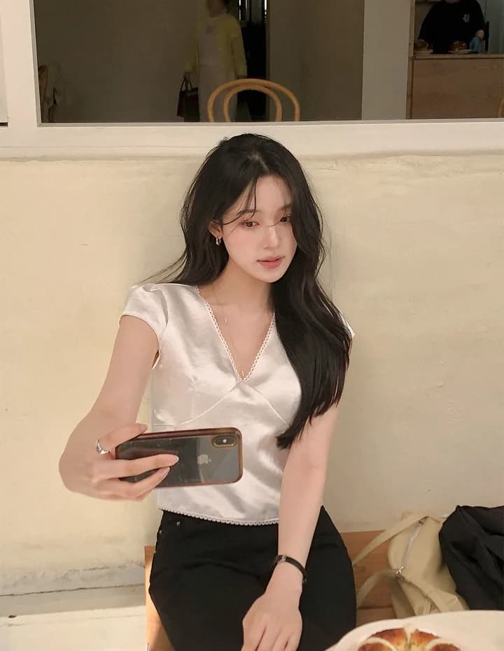 크기 있음 업데이트 프랑스식 품격 우아함 레트로 미니멀리즘 V넥 일상 다용도 작은 셔츠 구슬 빛 센스 맨위 상세 이미지 13