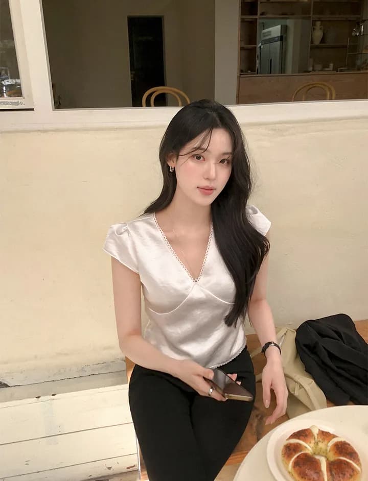 크기 있음 업데이트 프랑스식 품격 우아함 레트로 미니멀리즘 V넥 일상 다용도 작은 셔츠 구슬 빛 센스 맨위 상세 이미지 16