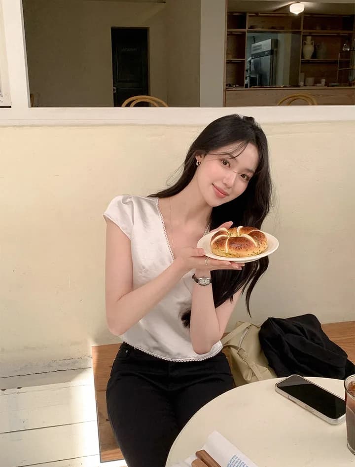 크기 있음 업데이트 프랑스식 품격 우아함 레트로 미니멀리즘 V넥 일상 다용도 작은 셔츠 구슬 빛 센스 맨위 상세 이미지 19