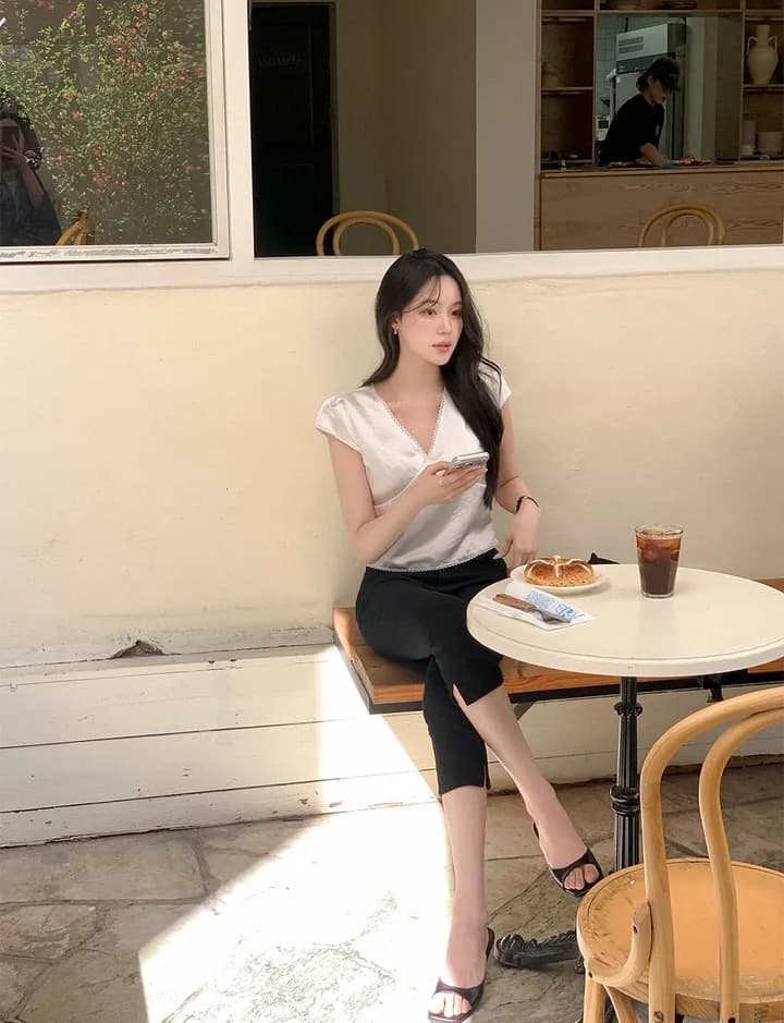 크기 있음 업데이트 프랑스식 품격 우아함 레트로 미니멀리즘 V넥 일상 다용도 작은 셔츠 구슬 빛 센스 맨위 상세 이미지 21