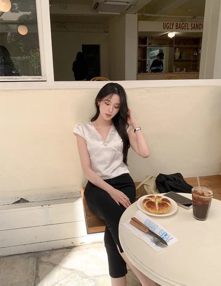 크기 있음 업데이트 프랑스식 품격 우아함 레트로 미니멀리즘 V넥 일상 다용도 작은 셔츠 구슬 빛 센스 맨위 상세 이미지 22