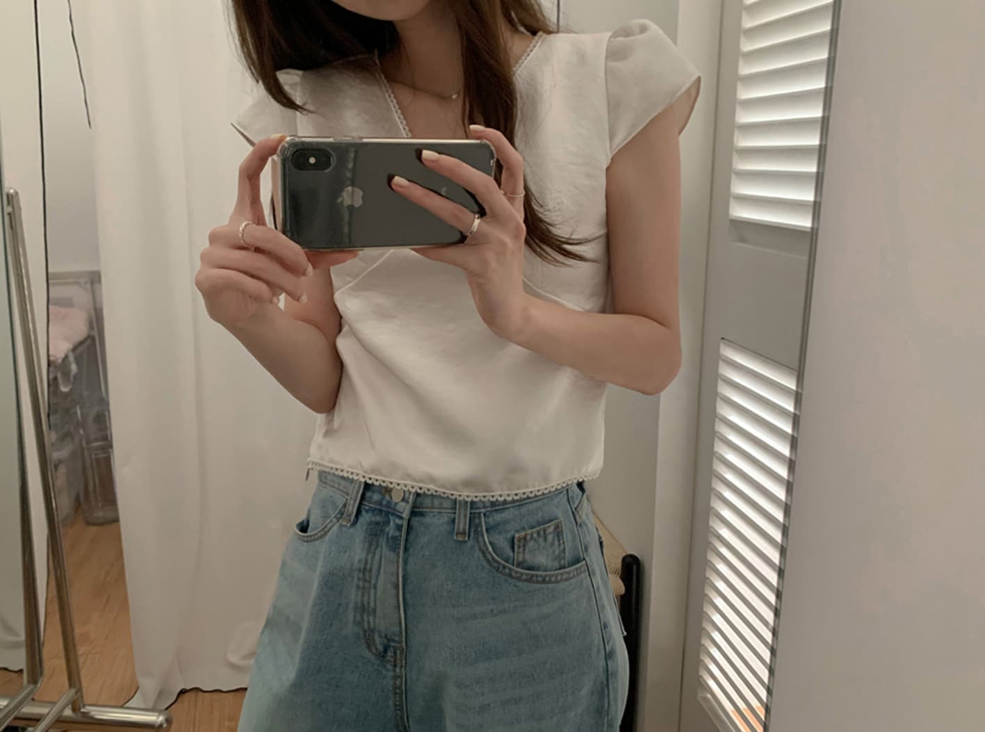 크기 있음 업데이트 프랑스식 품격 우아함 레트로 미니멀리즘 V넥 일상 다용도 작은 셔츠 구슬 빛 센스 맨위 상세 이미지 2