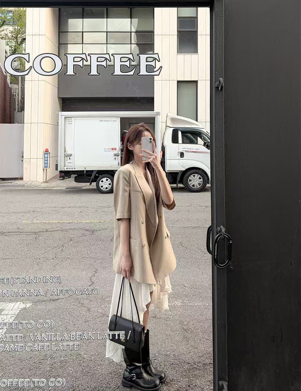 크기 있음 업데이트 한 부서 미니멀리즘 품격 정장 칼라 싱글 줄 버튼 레이스업 허리 수축 슬림해 보이는 반팔 블레이저 상세 이미지 10