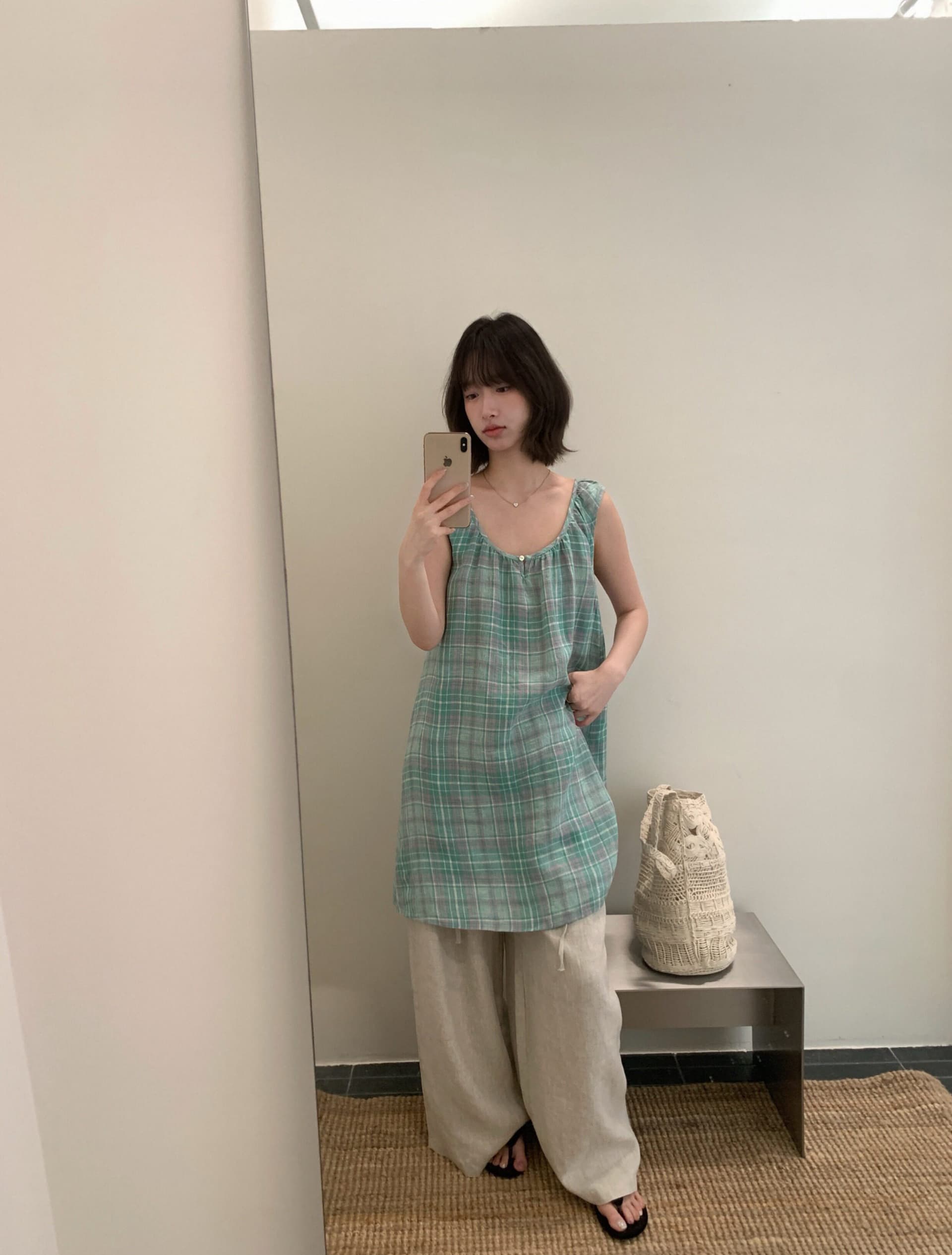 크기 있음 업데이트 한 부서 일상 다용도 달콤함 체크무늬 스택 착용 맨위 V넥 조끼 미니 스커트 슬림해 보이는 디자인 센스 상세 이미지 4