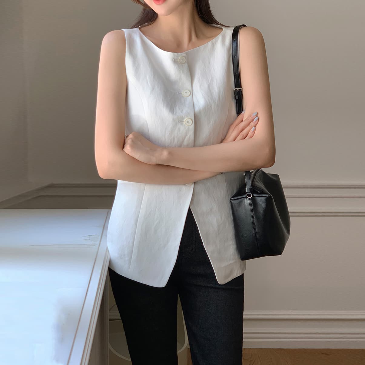 크기 있음 업데이트 프랑스식 우아함 미니멀리즘 품격 싱글 줄 버튼 슬림해 보이는 디자인 섹션 네클라인 셔츠 맨위 이미지 2