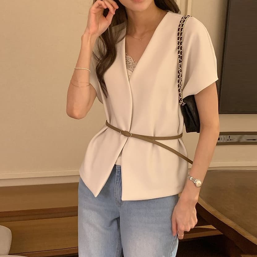 한 부서 미니멀리즘 품격 V넥 단추 한 알 루즈핏 커프스 반팔 여름 얇은 스타일 짧은 외투 가치가 없다. 벨트