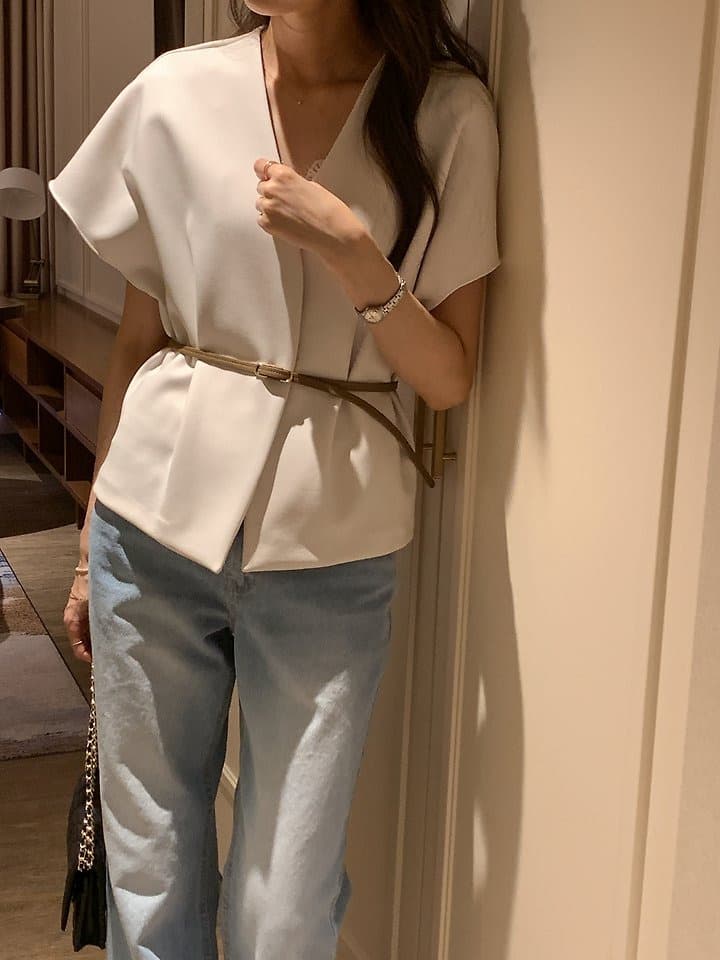 한 부서 미니멀리즘 품격 V넥 단추 한 알 루즈핏 커프스 반팔 여름 얇은 스타일 짧은 외투 가치가 없다. 벨트 상세 이미지 10