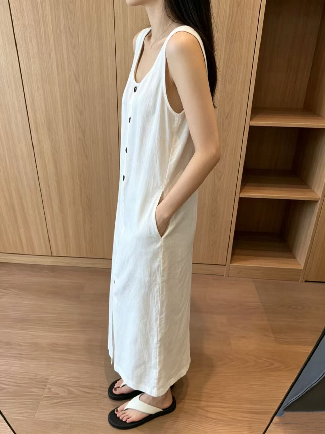 크기 있음 업데이트 한 부서 미니멀리즘 u 리더쉽 단추 트임 치마 느긋한 바람 민소매 드레스 상세 이미지 7