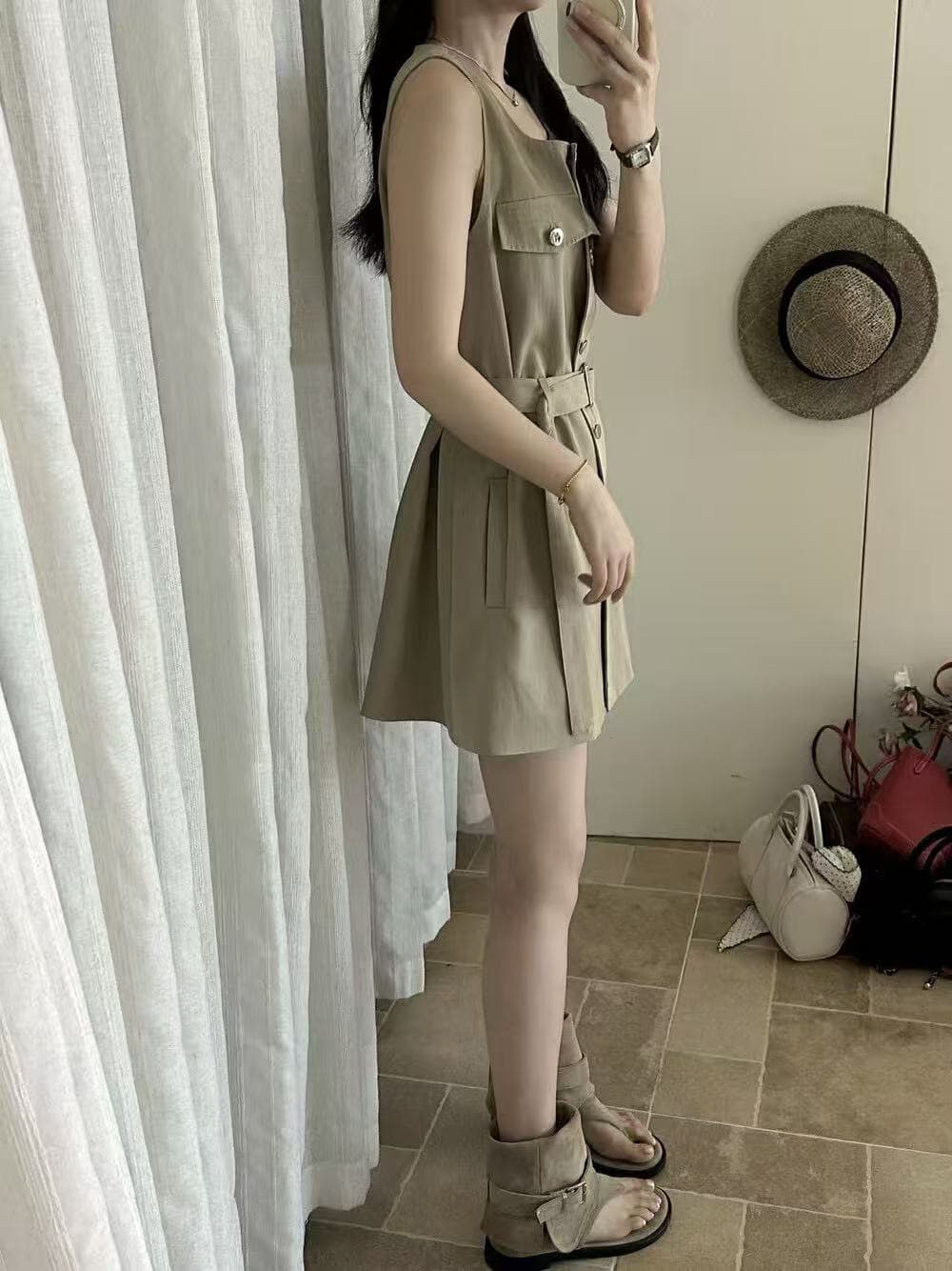 크기 있음 업데이트 한 부서 미니멀리즘 광장 칼라 레이스업 허리 수축 슬림해 보이는 품격 오래된 돈 바람 워크웨어 민소매 드레스 상세 이미지 3