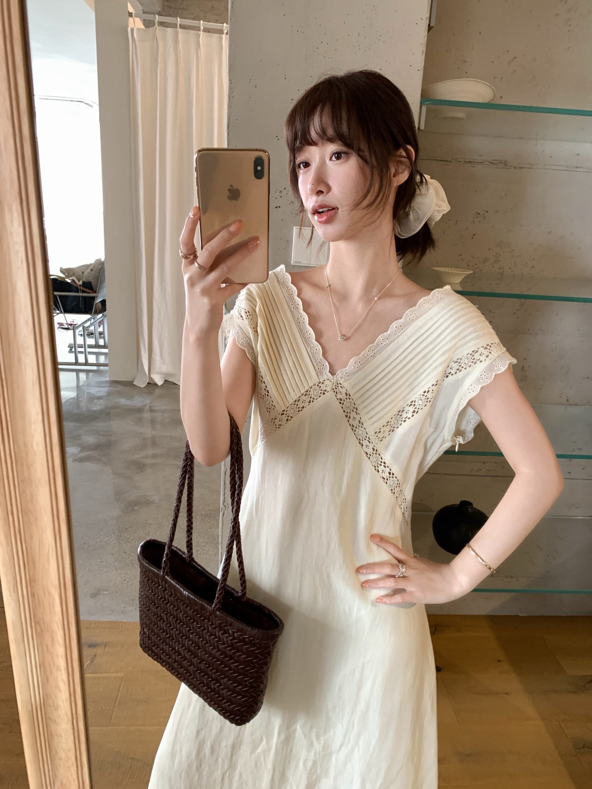 크기 있음 업데이트 프랑스식 레트로 품격 무거운 작업 자수 자수 홀로우 아웃 여성 드레스 V넥 슬림해 보이는 레이스 상세 이미지 1