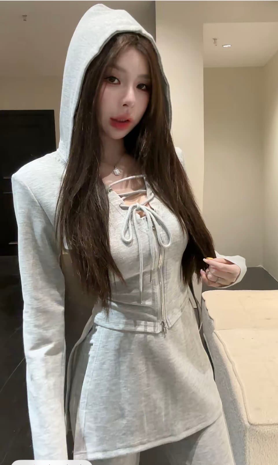 huihui 이른 가을 새로운 프랑스식 품격 슬림해 보이는 후드 맨위 코디 와이드 레그 팬츠 세트 상세 이미지 5