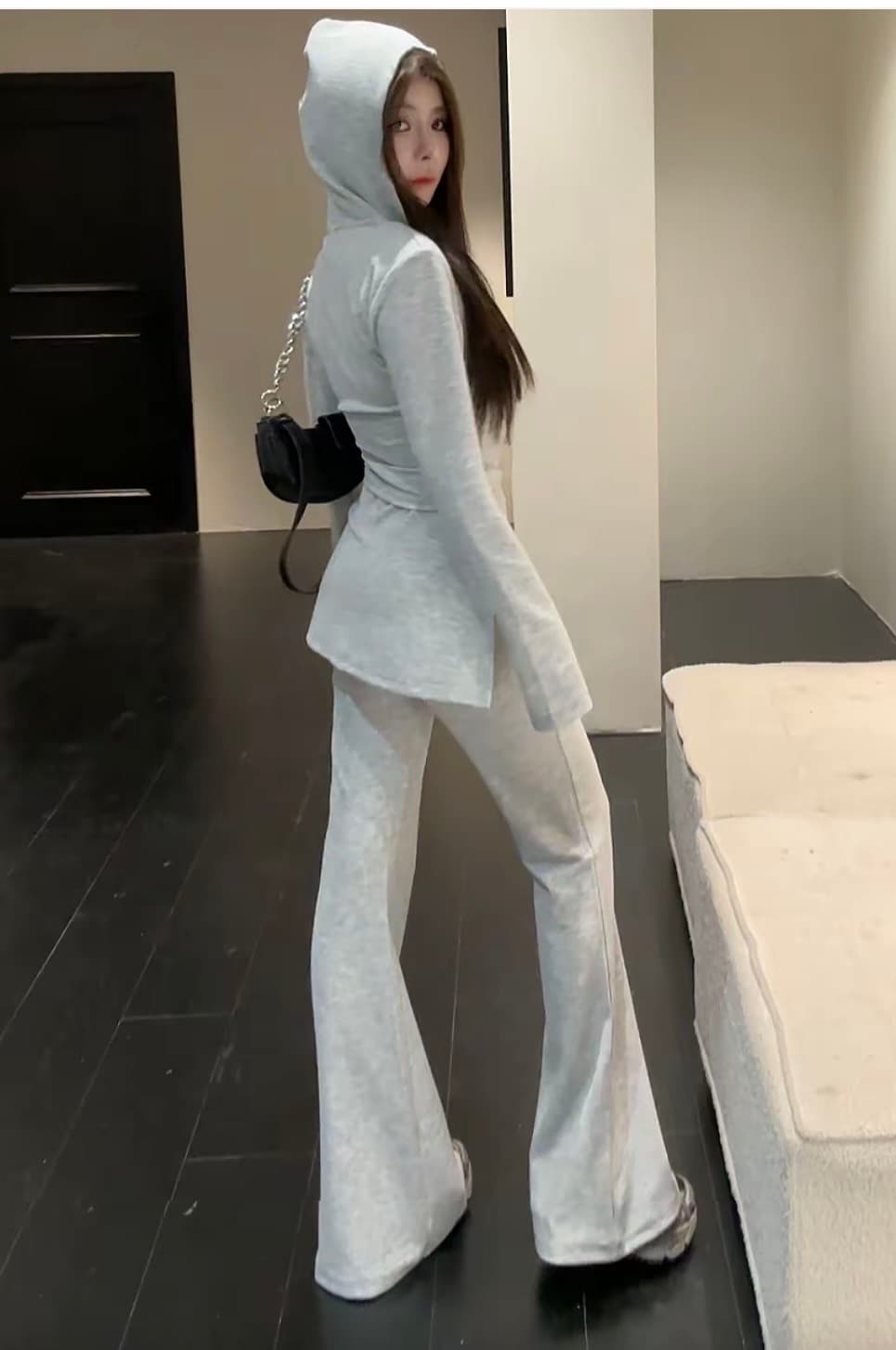 huihui 이른 가을 새로운 프랑스식 품격 슬림해 보이는 후드 맨위 코디 와이드 레그 팬츠 세트 상세 이미지 8