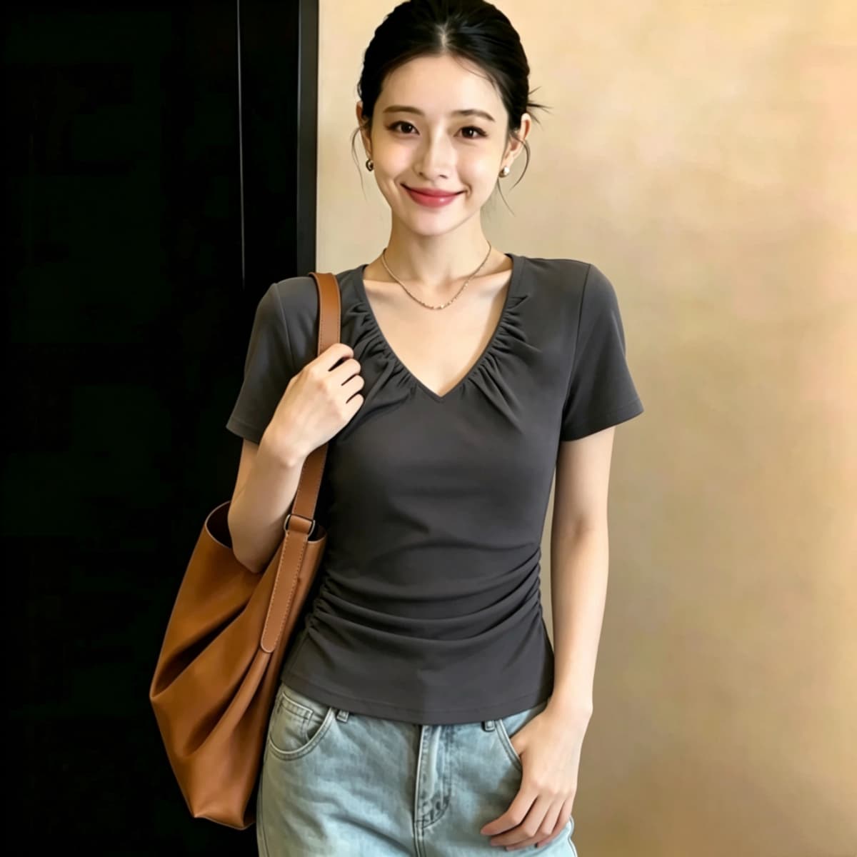 실사 210 그램 좋은 면 빅 사이즈 여성 의류 어두운 회색 V넥 펌프 Pleat 반팔 티셔츠 여성 2026 여름 Chic 맨위 이미지 3