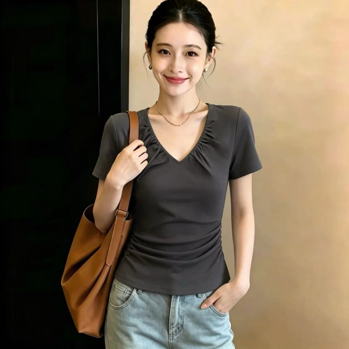 실사 210 그램 좋은 면 빅 사이즈 여성 의류 어두운 회색 V넥 펌프 Pleat 반팔 티셔츠 여성 2026 여름 Chic 맨위 상세 이미지 3