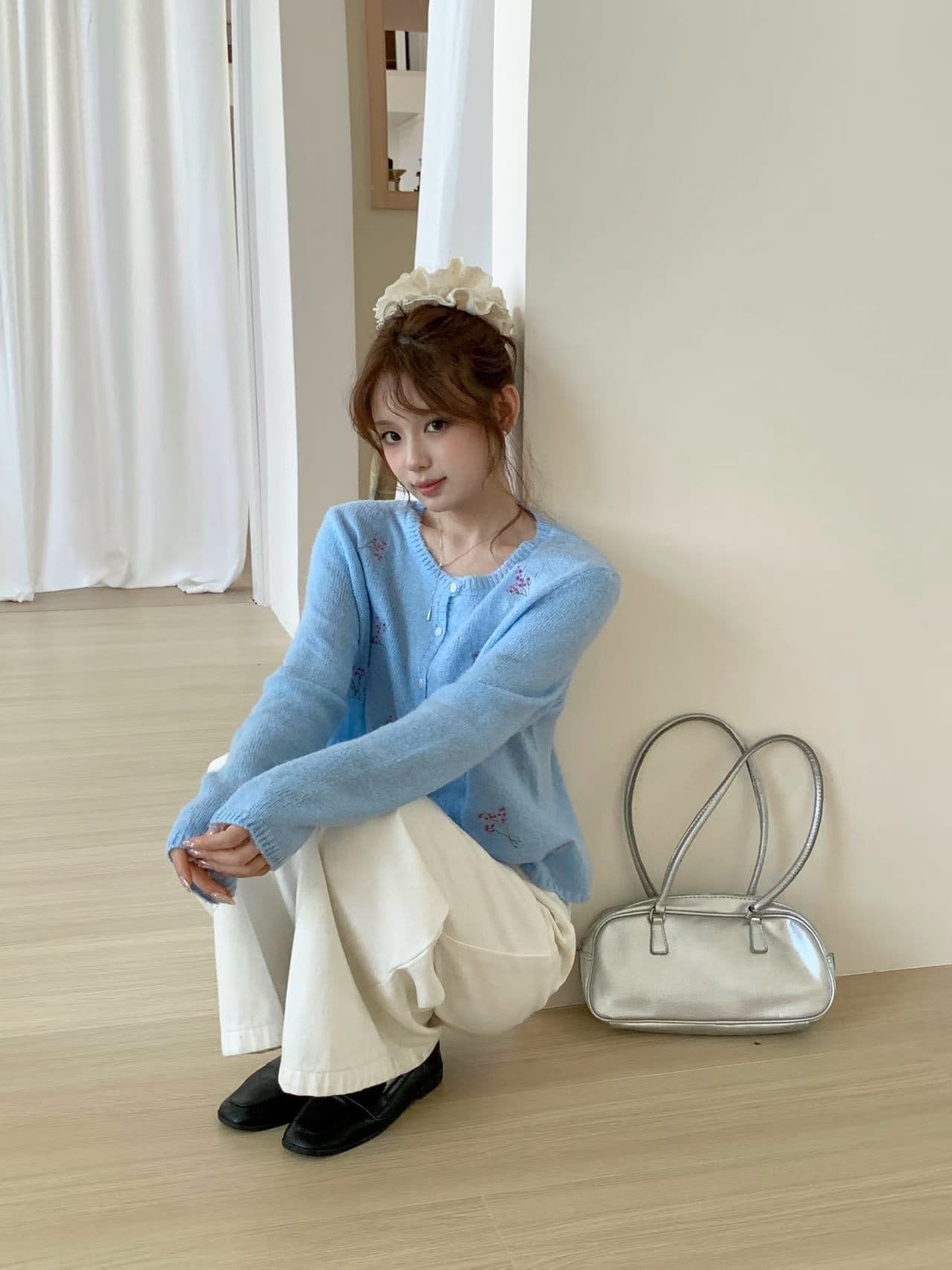 작은 꽃 자수 니트 오픈 가디건 여성 라운드 넥 부드러운 얇은 스타일 루즈핏 슬림해 보이는 스웨터 코트 가을 상세 이미지 1