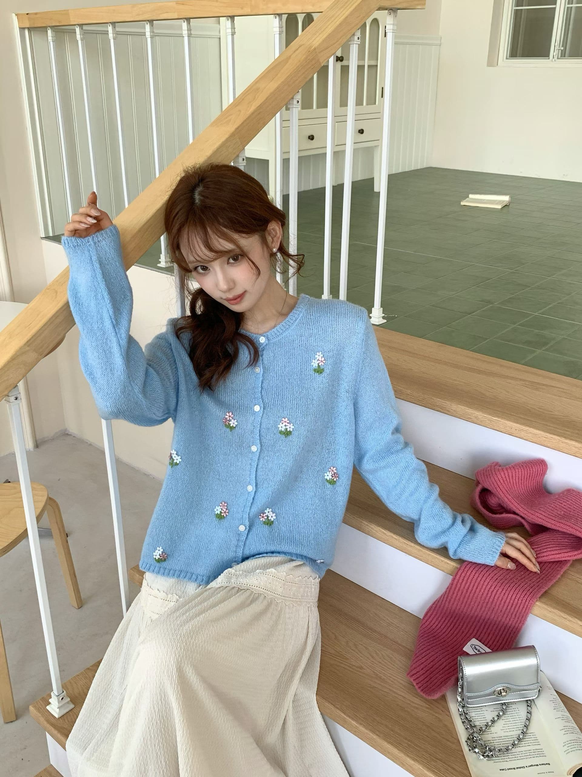 작은 꽃 자수 니트 오픈 가디건 여성 라운드 넥 신선함 꽃무늬 와이드 부드러운 찹쌀 기타 색상 스웨터 코트 가을 상세 이미지 4