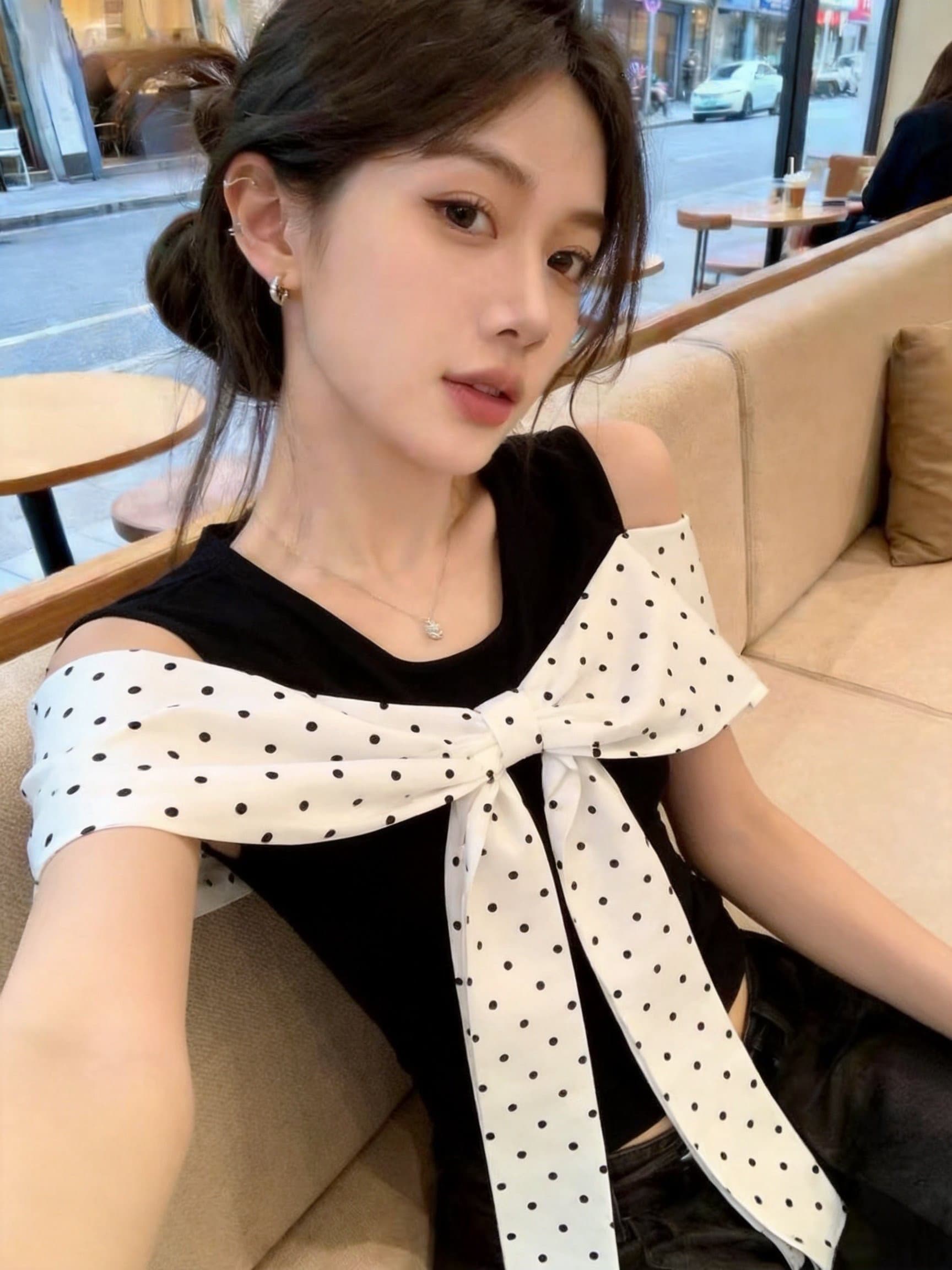 실사 검정색 도트 무늬 페이크 레이어드 반팔 티셔츠 여성 여름 한 부서 몸매 가꾸기 나비 매듭 디자인 오프숄더 맨위 상세 이미지 4