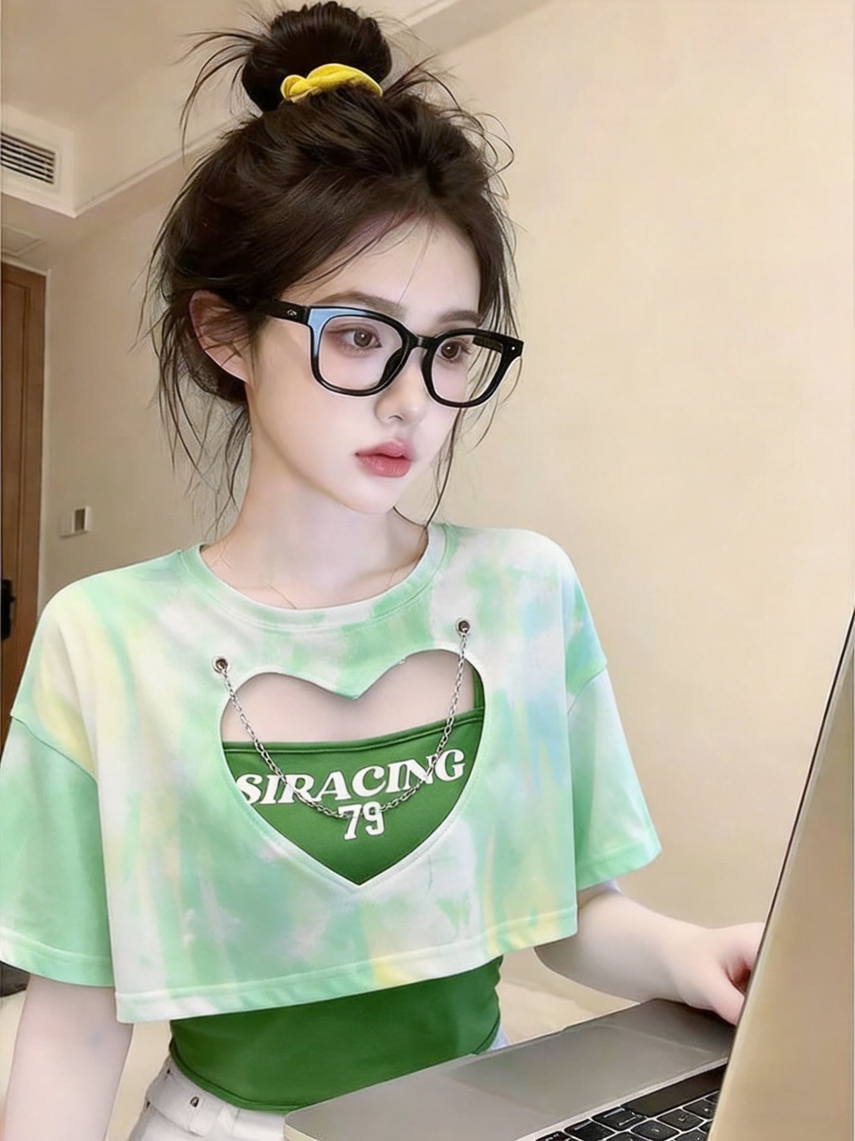 실사 여름 새로운 한국 스타일 홀로우 아웃 하트 투피스 세트 홀치기 염색 작은 키 쇼트 스타일 라운드 넥 풀오버 티셔츠 상세 이미지 5
