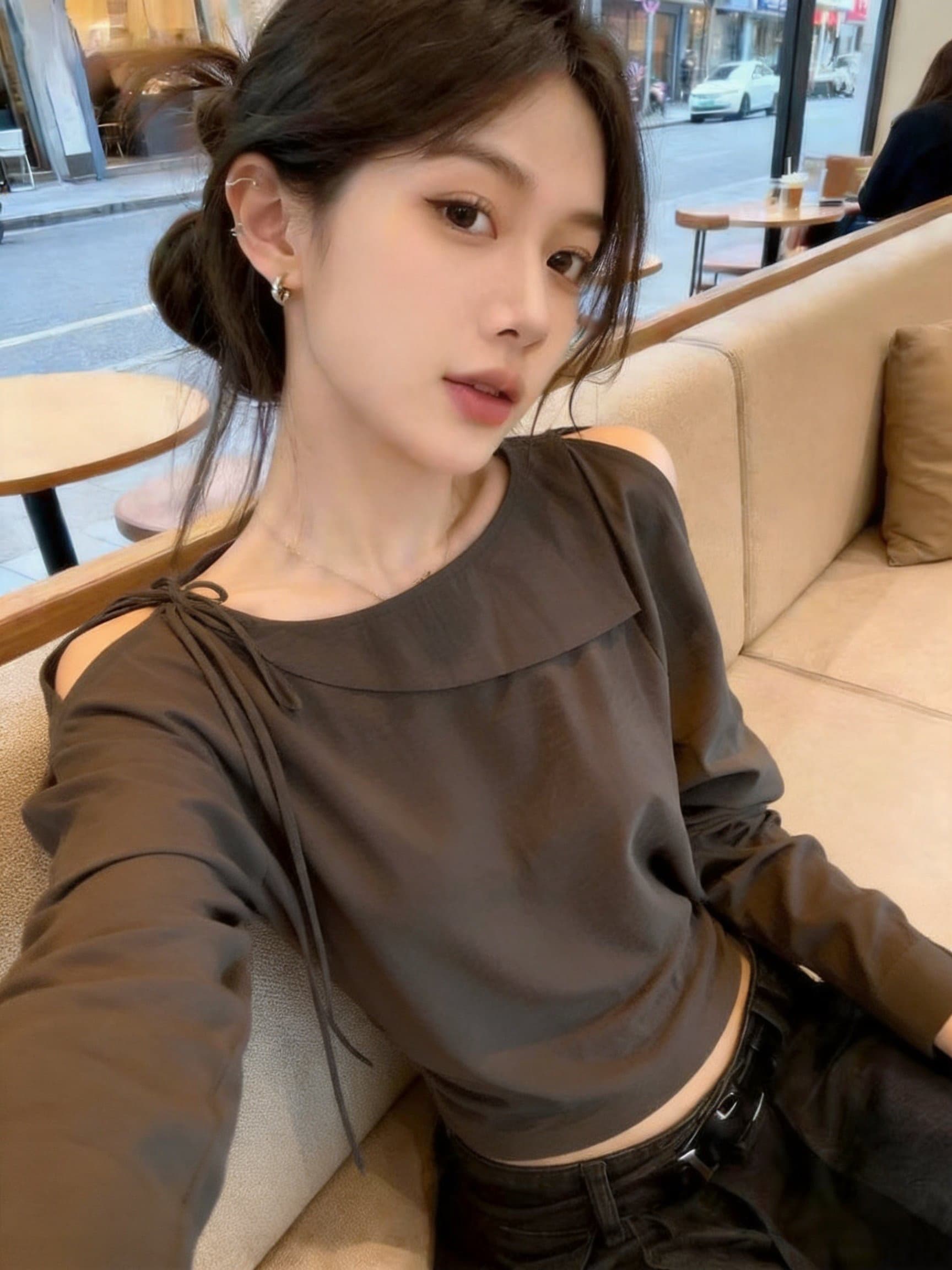 실사 미니멀리즘 부드러운 품격 오프숄더 보트넥 여성 셔츠 2026 이른 가을 새로운 다용도 슬림해 보이는 맨위 이미지 3