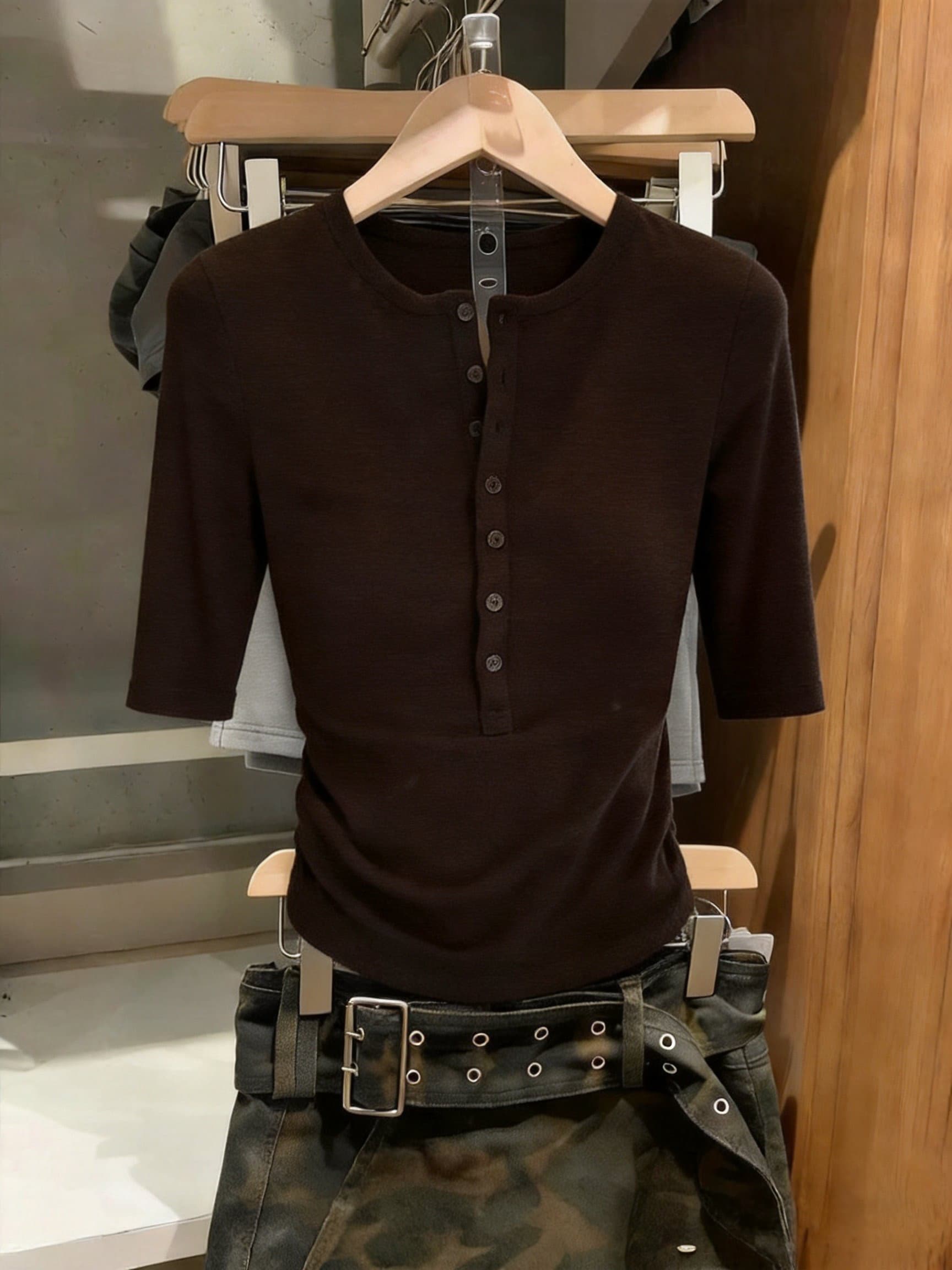 실사 이른 가을 새로운 한 부서 한 부서 5 점 소매 반팔 티셔츠 여성 반 개방 칼라 몸매 가꾸기 맨위 상세 이미지 12