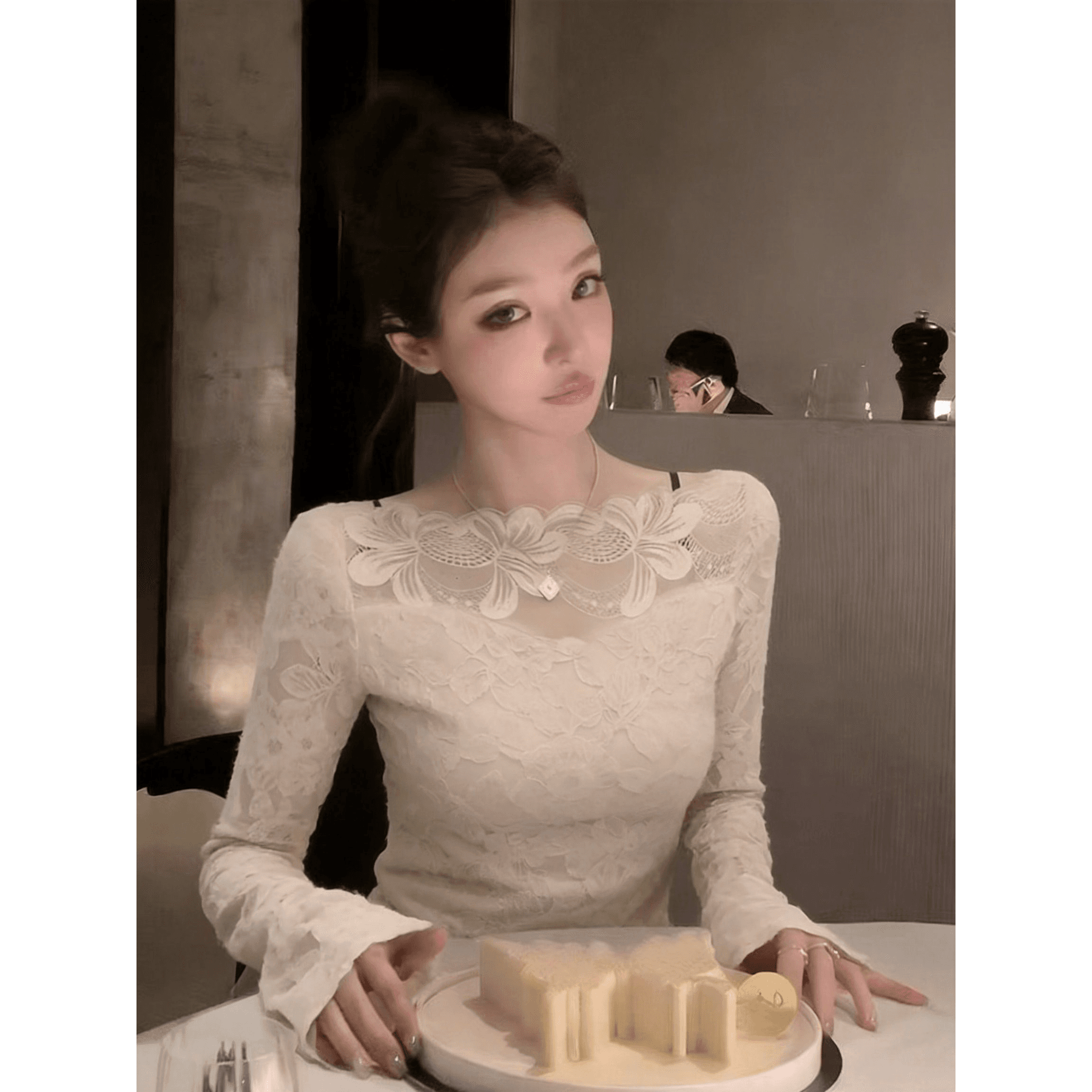 실사 쌀 화이트 부드러운 바람 레이스 긴팔 기본 셔츠 네클라인 레이스 마이크로 ~을 통해 몸매 가꾸기 슬림해 보이는 다용도 의류 이미지 5