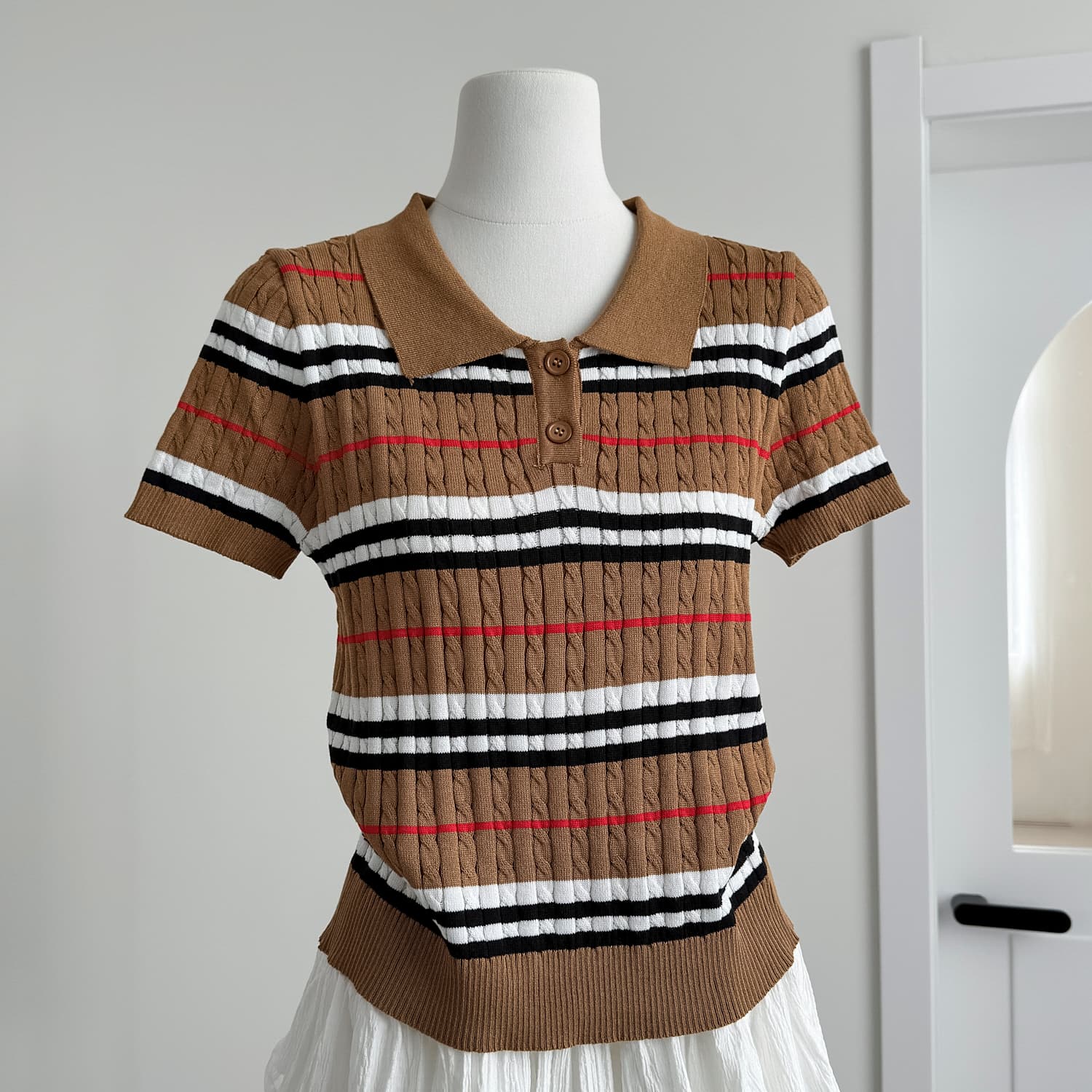 2026 새로운 한 부서 레트로 스트라이프 POLO 칼라 반팔 니트 스웨터 여성 패션 다용도 슬림해 보이는 연령 감소 맨위 상세 이미지 6