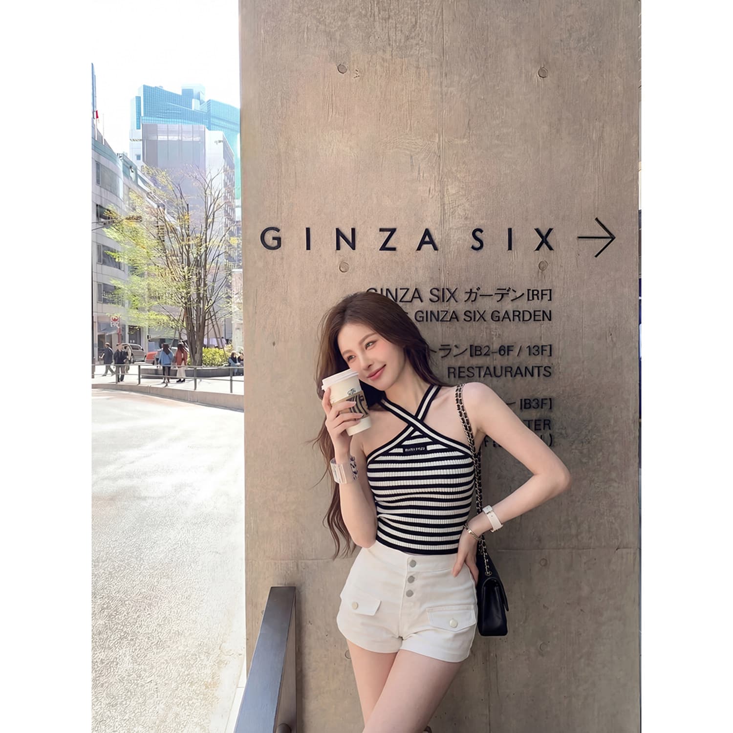 흑백 줄무늬 십자가 행침 목 니트 맨위 여성 여름 새로운 핫걸 바람 몸매 가꾸기 슬림해 보이는 쇼트 스타일 오프숄더 조끼 상세 이미지 4