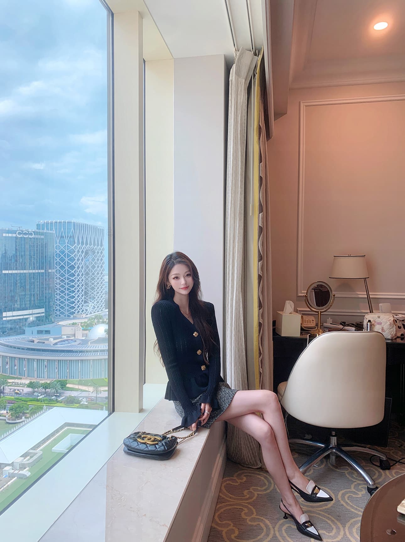 작은 샤넬 스타일 V넥 긴팔 니트 스웨터 새로운 품격 몸매 가꾸기 슬림해 보이는 홀로우 아웃 고급 센스 맨위 상세 이미지 8
