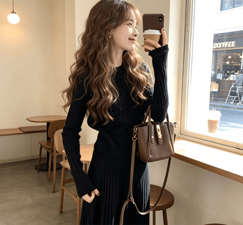 가을 새로운 패션 미니멀리즘 니트 세트 여성 가을 겨울 라운드 넥 스트라이프 셔츠 하이웨이스트 반신 스커트 투피스 세트 상세 이미지 1