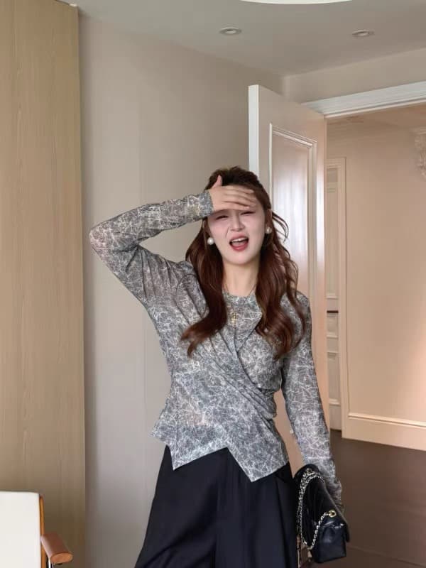 빅 사이즈 여성 의류 마이크로 지방 mm 슬림해 보이는 봄 가을 패션 디자인 센스 홀치기 염색 허리 수축 긴팔 티셔츠 맨위 이미지 3