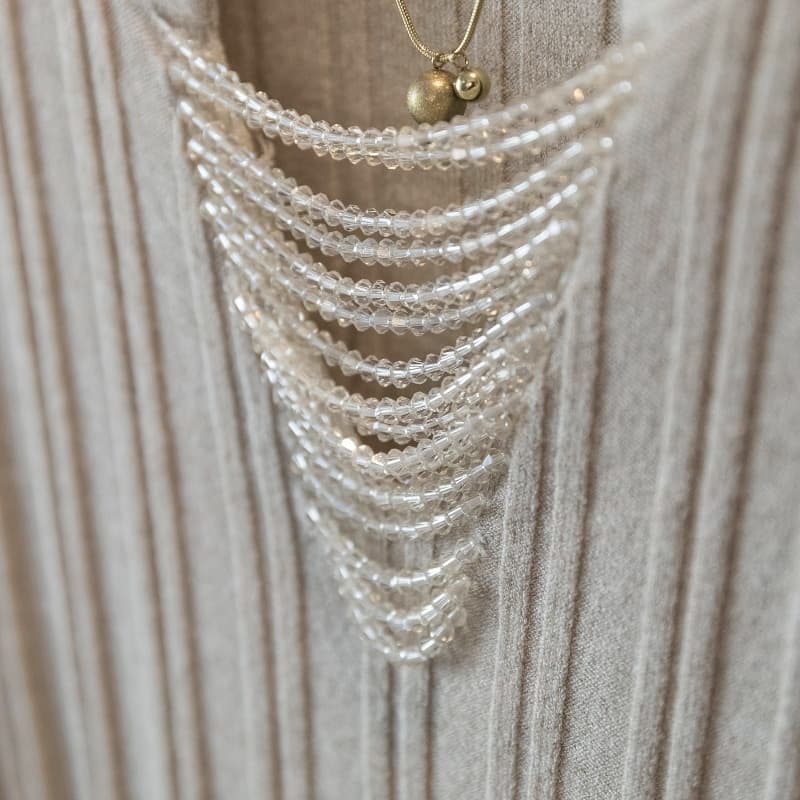 매장 실사 26 년 가을 겨울 새로운 빅 사이즈 패션 디자인 센스 V넥 금속 체인 장식 긴팔 티셔츠 기본 셔츠 상세 이미지 20