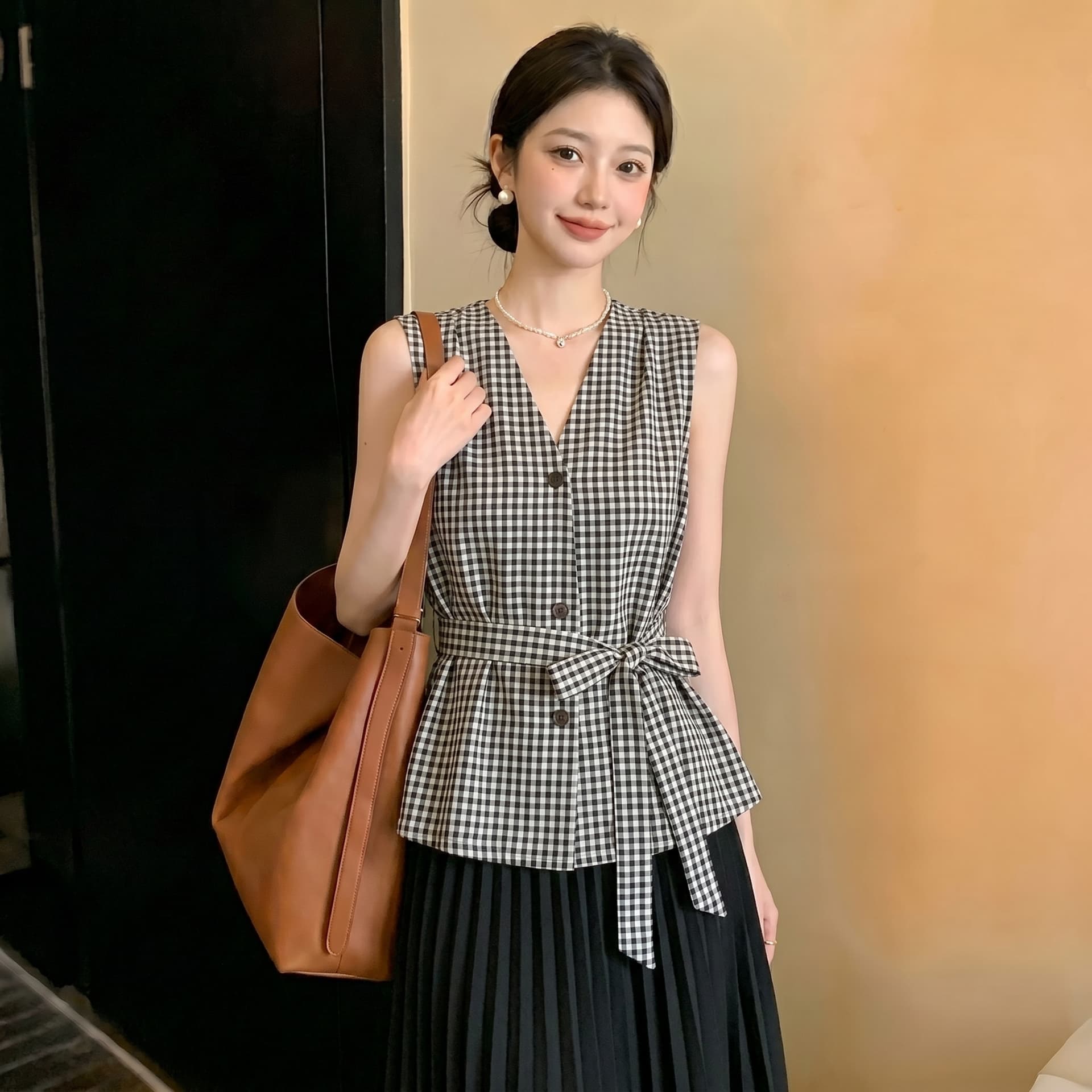 ai 실사 지금 2026 여름 새로운 프랑스식 레트로 빨간색 체크무늬 V넥 민소매 베스트 허리 수축 슬림해 보이는 조끼 상세 이미지 5