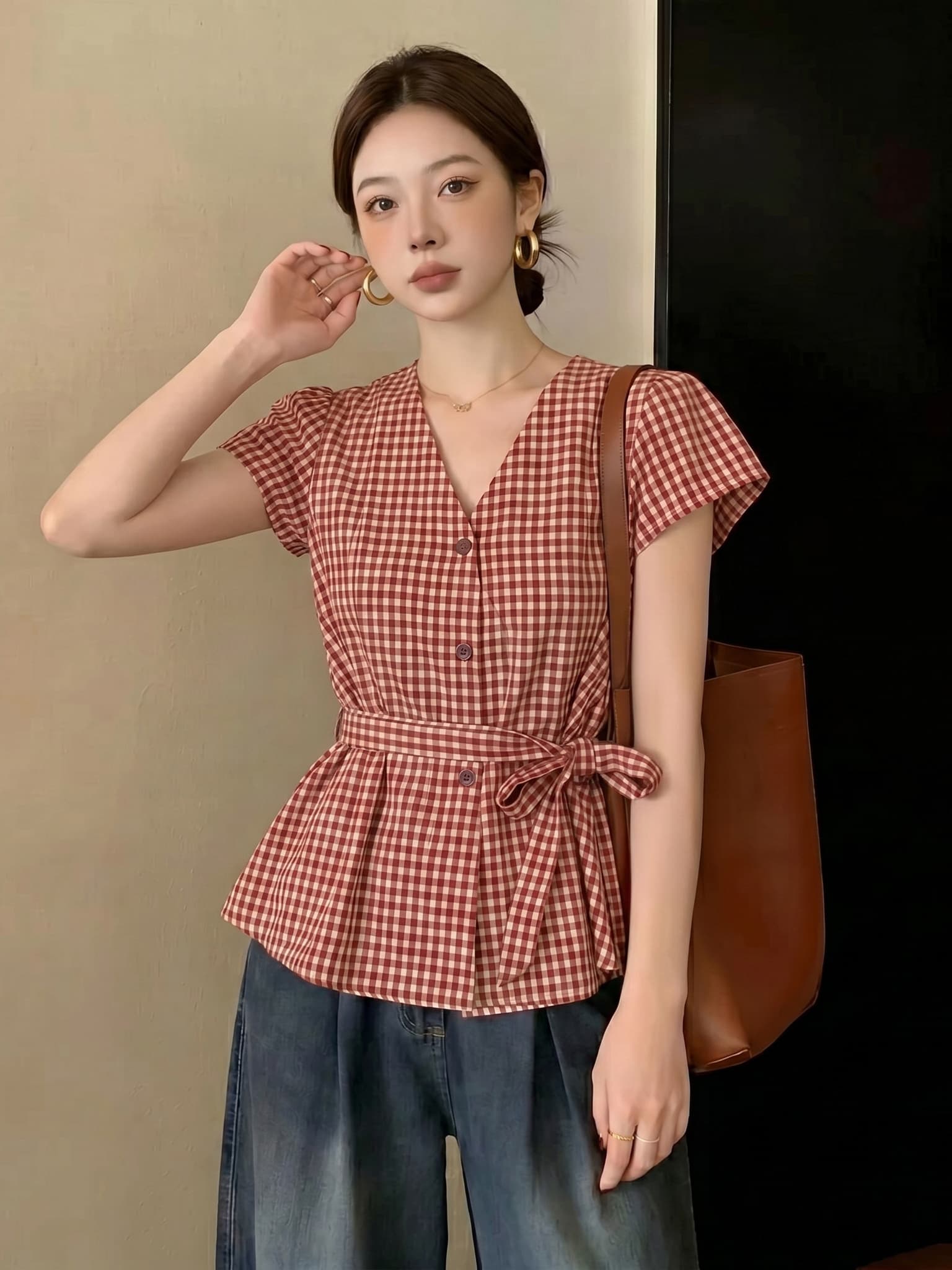 ai 실사 지금 2026 여름 새로운 프랑스식 레트로 빨간색 체크무늬 V넥 민소매 베스트 허리 수축 슬림해 보이는 조끼 이미지 3