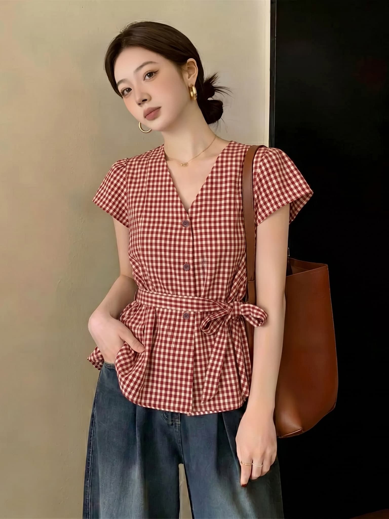 ai 실사 지금 2026 여름 새로운 프랑스식 레트로 빨간색 체크무늬 V넥 민소매 베스트 허리 수축 슬림해 보이는 조끼 상세 이미지 2