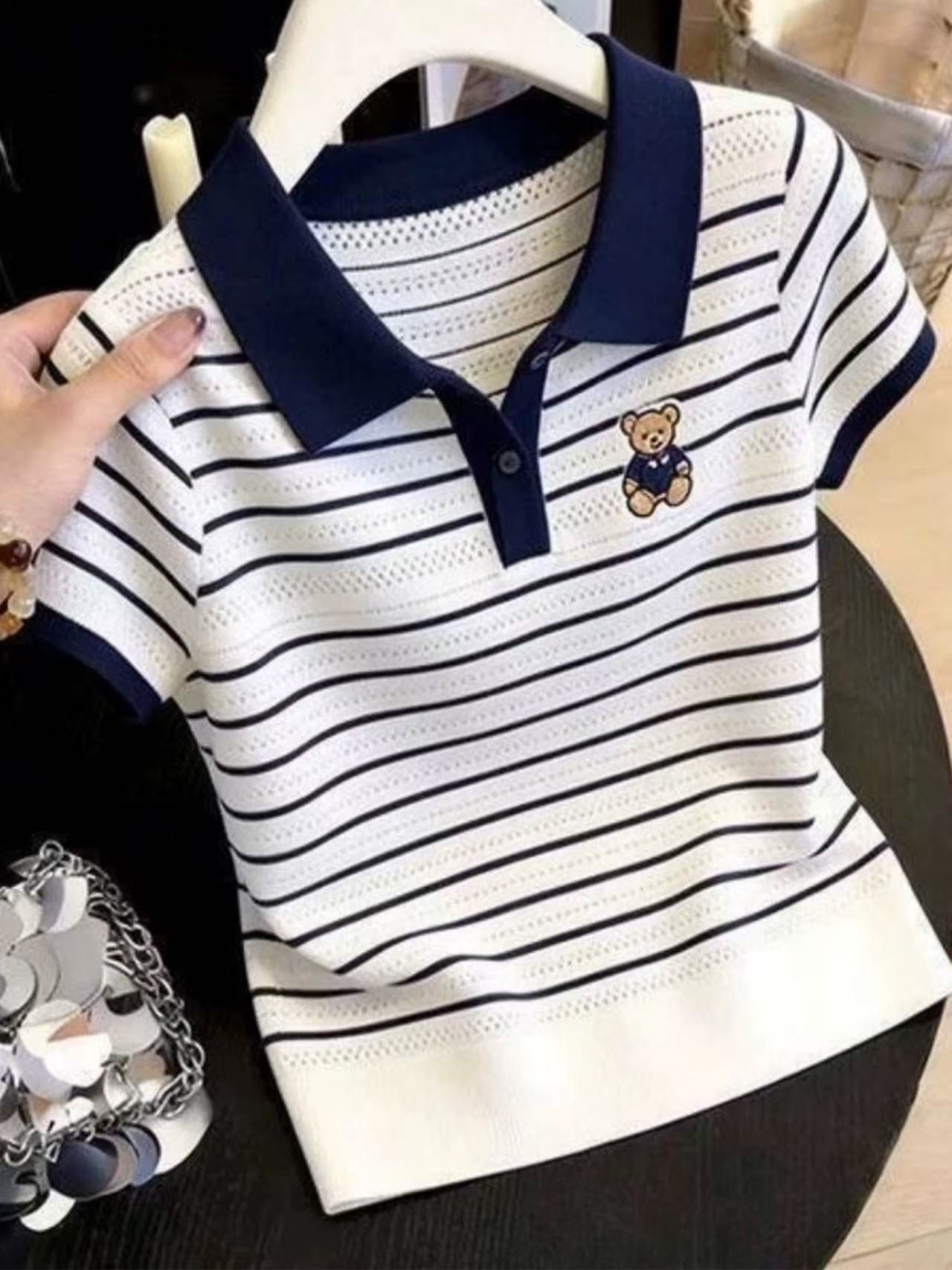 한 부서 chic 배색 스트라이프 작은 곰 자수 POLO 칼라 반팔 티셔츠 여성 봄 여름 새로운 얼음 실크 니트 맨위