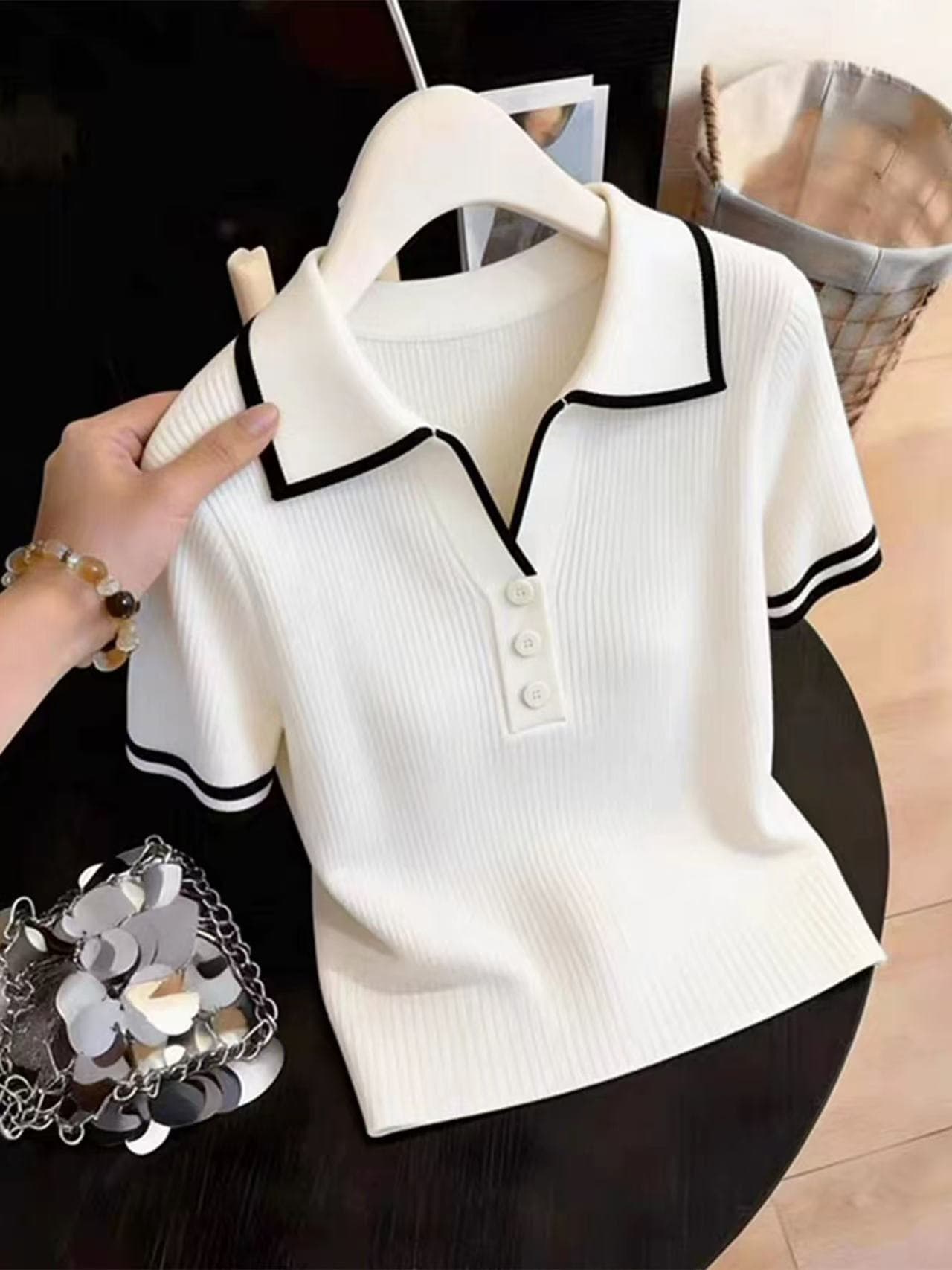 작은 샤넬 스타일 화이트 POLO 칼라 얼음 실크 반팔 티셔츠 여성 여름 2026 새로운 슬림해 보이는 품격 니트 맨위 상세 이미지 1
