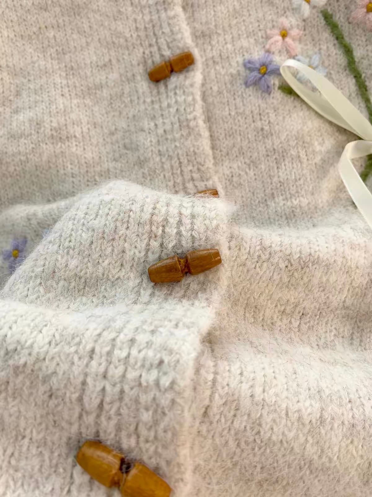 자수 꽃 나비 매듭 스웨터 오픈 가디건 여성 봄 가을 부드러운 찹쌀 느긋한 바람 루즈핏 디자인 달콤함 니트 재킷 이미지 4