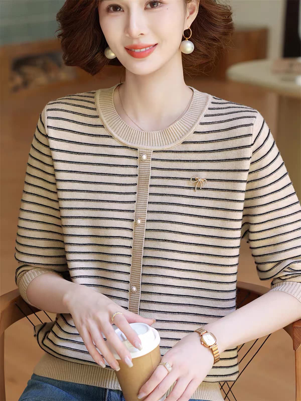 2026 새로운 엄마 가을 의상 라운드 넥 스트라이프 니트 맨위 중년 여성 외국 가스 인사이드 가져 가라. 스웨터 기본 셔츠 상세 이미지 1