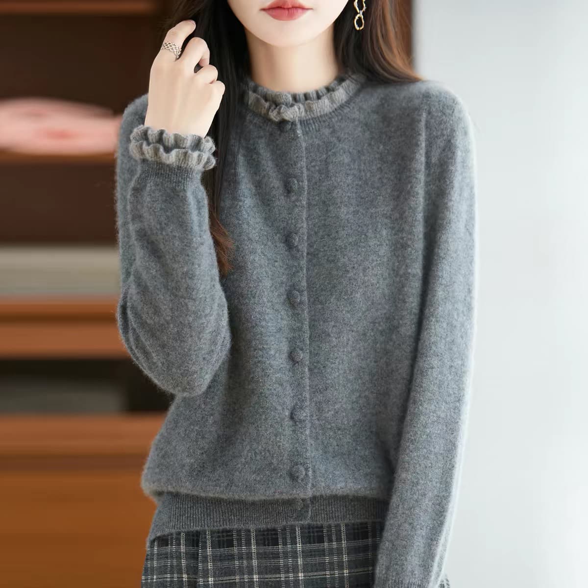 순양모 오픈 가디건 여성 프릴 라운드 넥 스웨터 배색 페이크 레이어드 재킷 스택 착용 니트 플러시 셔츠 외부 가져 가라. 이미지 4