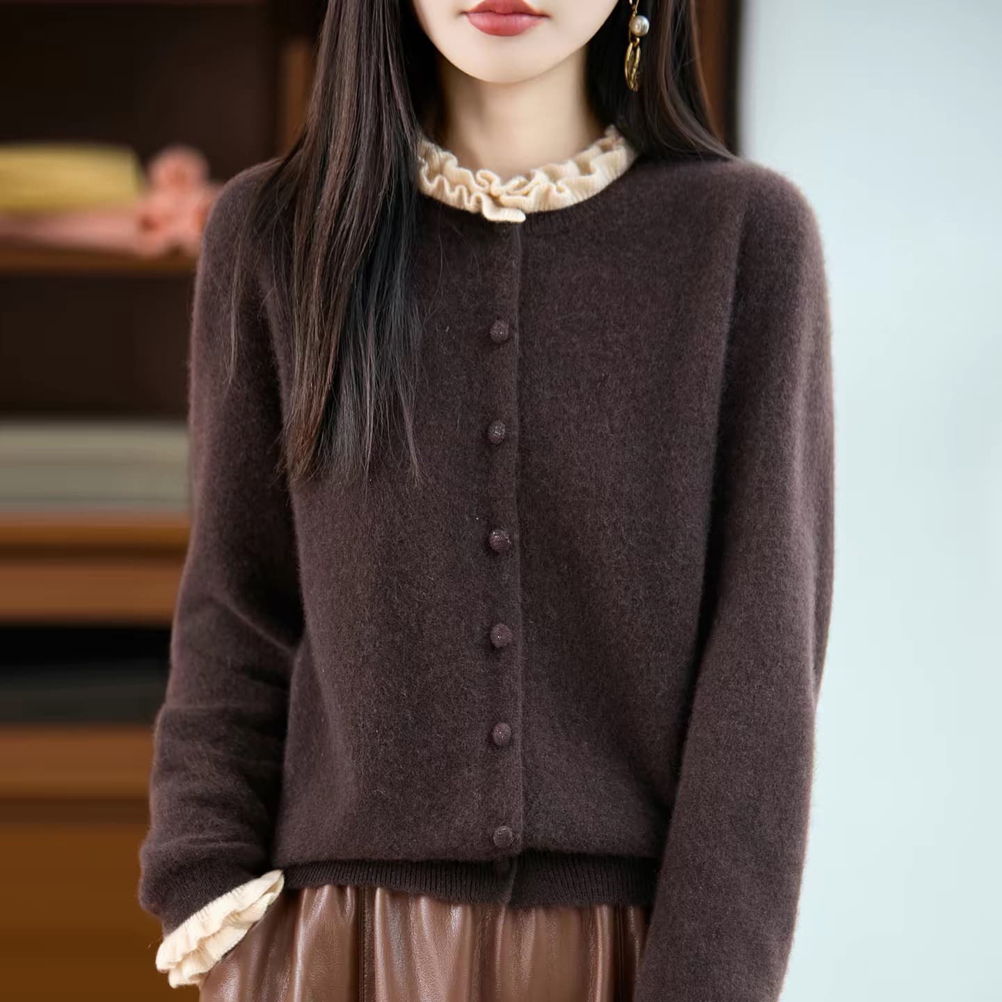 순양모 오픈 가디건 여성 프릴 라운드 넥 스웨터 배색 페이크 레이어드 재킷 스택 착용 니트 플러시 셔츠 외부 가져 가라. 상세 이미지 1