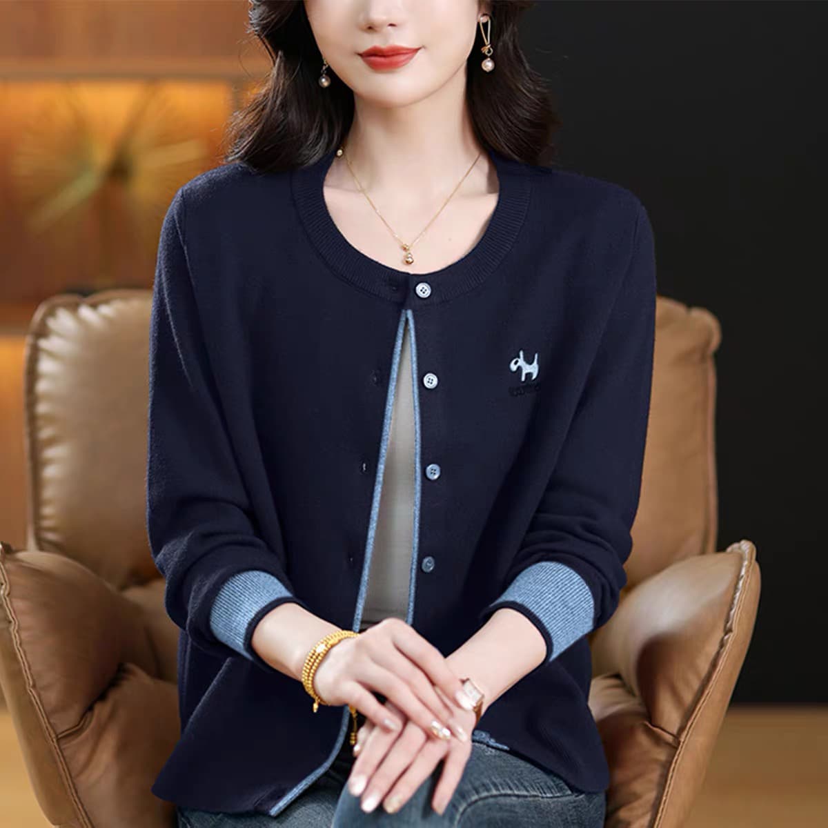 가을 의상 빨간색 라운드 넥 니트 오픈 가디건 여성 2026 년 가을 외국 가스 자수 패치워크 색상 스웨터 코트 루즈핏 맨위 상세 이미지 5