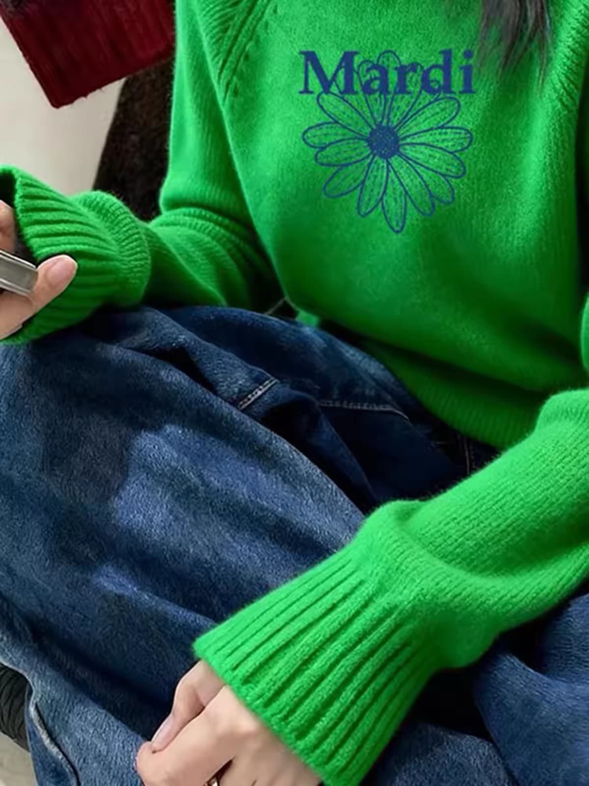 유럽 역 고급 2026 년 겨울 새로운 알파벳 꽃 스웨터 고급 센스 착용 잡아라. 의류 유럽 상품 여성 의류 트렌디 이미지 3