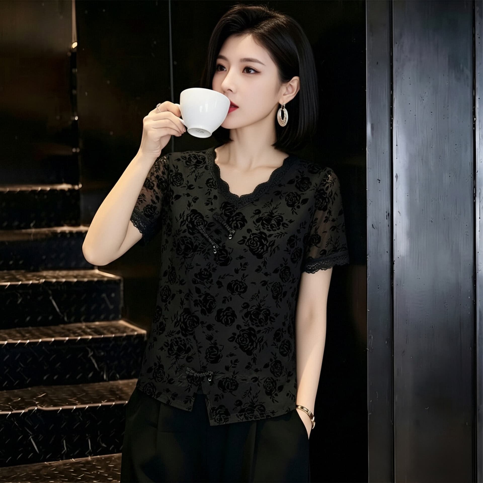 국풍 단추 식물 플러시 레이스 망사 반팔 티셔츠 여성 여름 드레스 품격 V넥 작은 셔츠 잘 생긴 외국 가스 엄마 맨위 상세 이미지 6