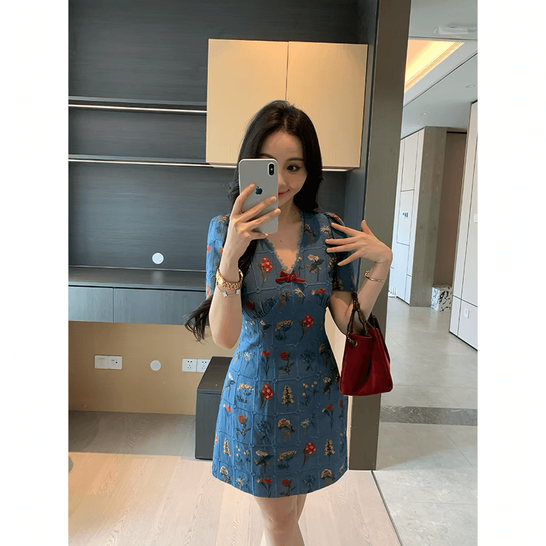 실사 2026 여름 새로운 빅 사이즈 프랑스식 V넥 무거운 작업 꽃 자수 데님 반팔 허리 수축 드레스 상세 이미지 9