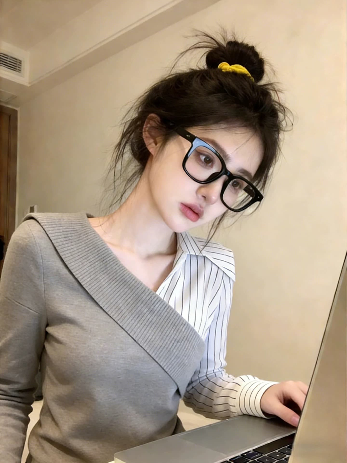 회색 페이크 레이어드 십자가 V넥 여성 셔츠 인사이드 가져 가라. 스택 착용 봄 2026 새로운 프랑스식 사소한 외국 가스 맨위 상세 이미지 1