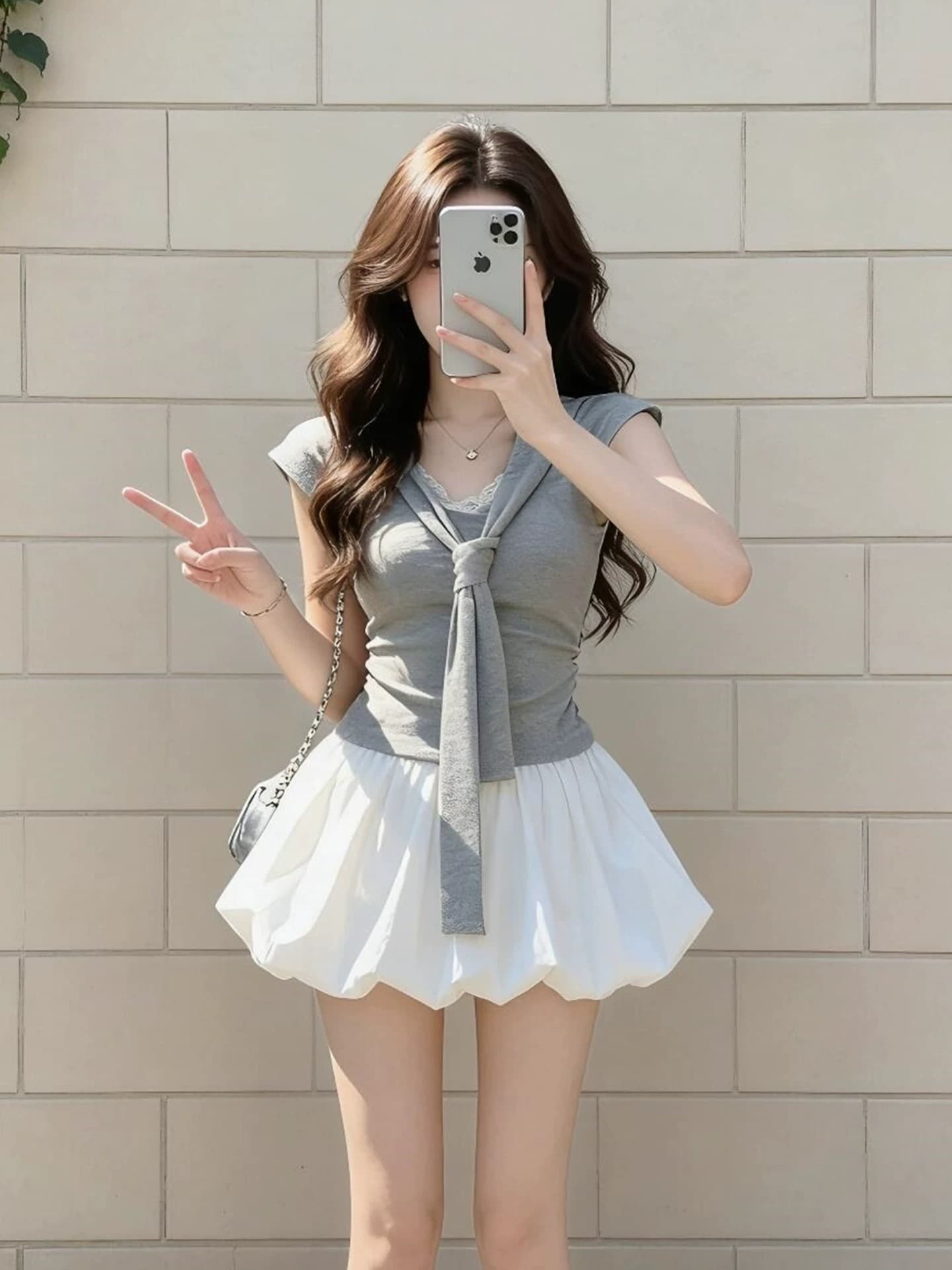회색 Feifei 소매 숄 칼라 레이스 측면 펌프 Pleat 티셔츠 여성 2026 여름 한 부서 달콤함 소녀 꼬집기 허리 위로 의류