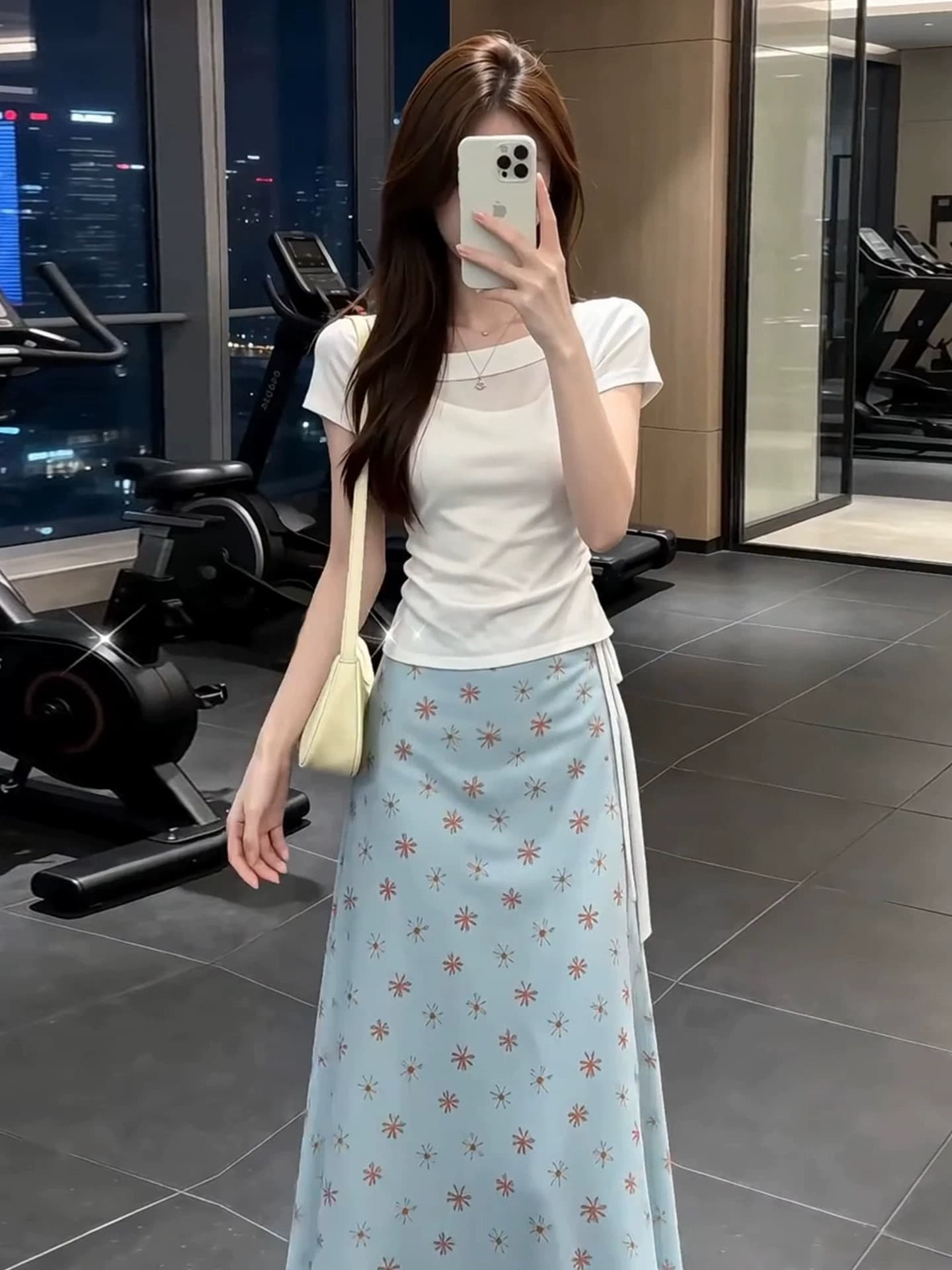 순수한 욕망 바람 비스듬한 어깨 불규칙 리본 반팔 티셔츠 여성 여름 작은 대중 디자인 센스 연령 감소 슬림해 보이는 쇼트 스타일 맨위 이미지 2
