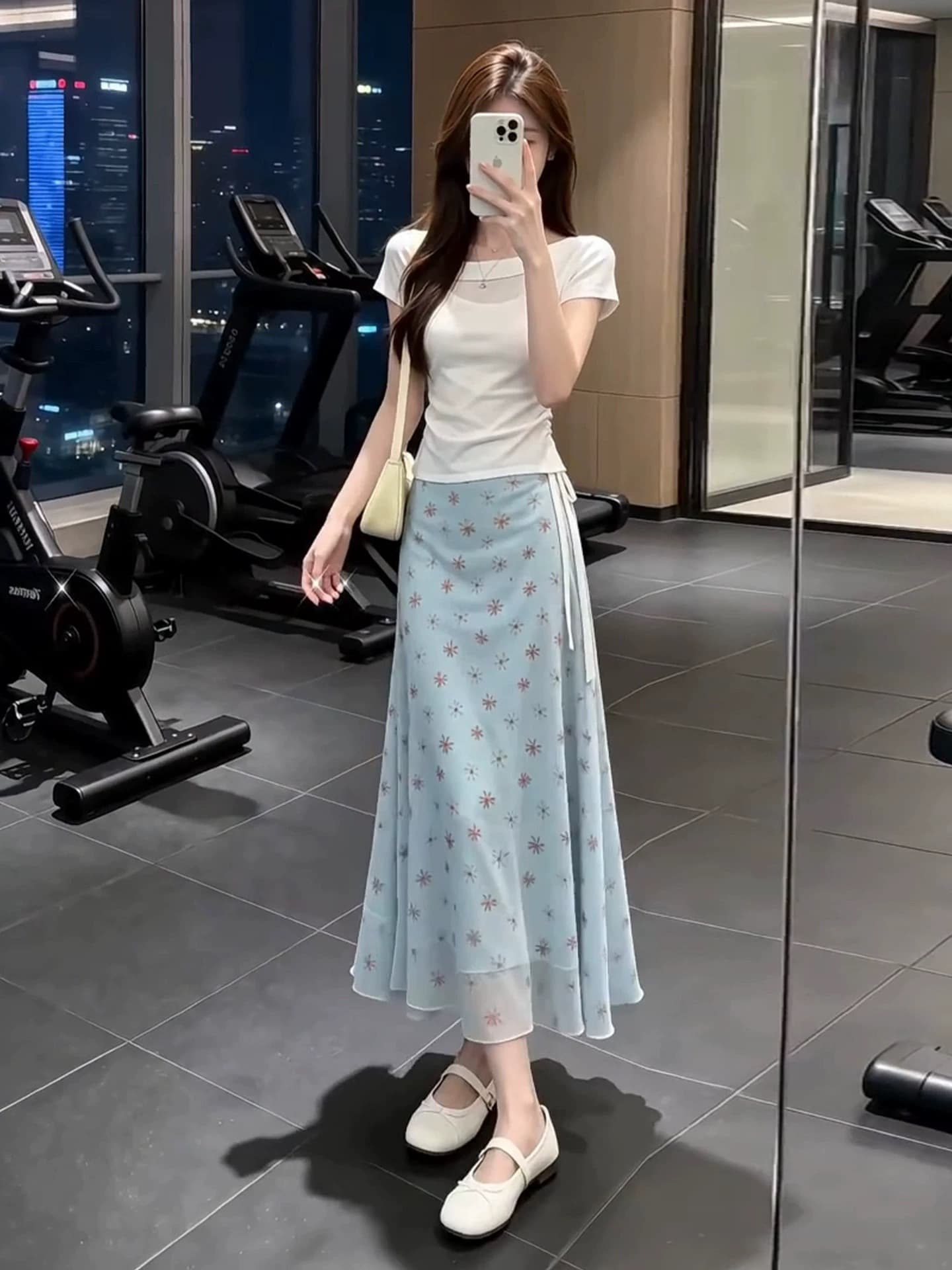 순수한 욕망 바람 비스듬한 어깨 불규칙 리본 반팔 티셔츠 여성 여름 작은 대중 디자인 센스 연령 감소 슬림해 보이는 쇼트 스타일 맨위 상세 이미지 2